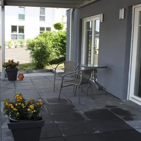 Laus Comfortable Hotel *